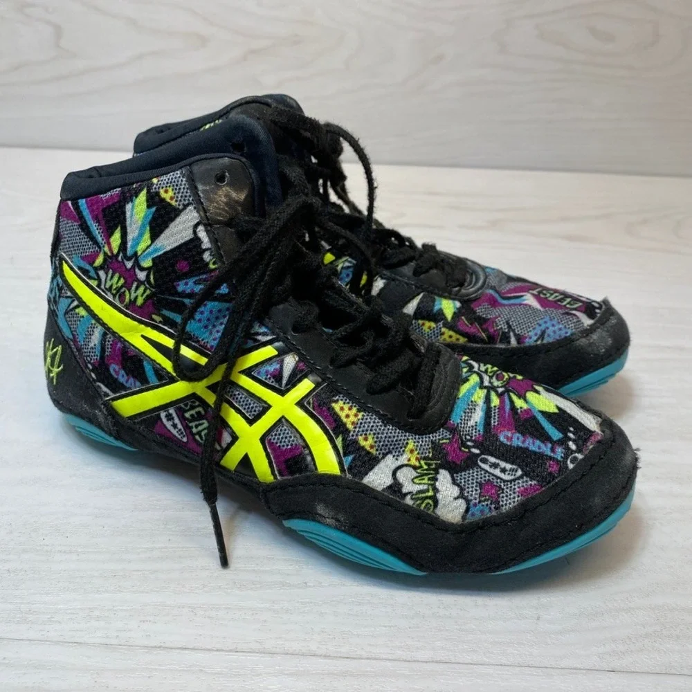 Asics Kids Size 2.5 Snapdown Wrestling Shoes Comic Pop Art Print C544Q